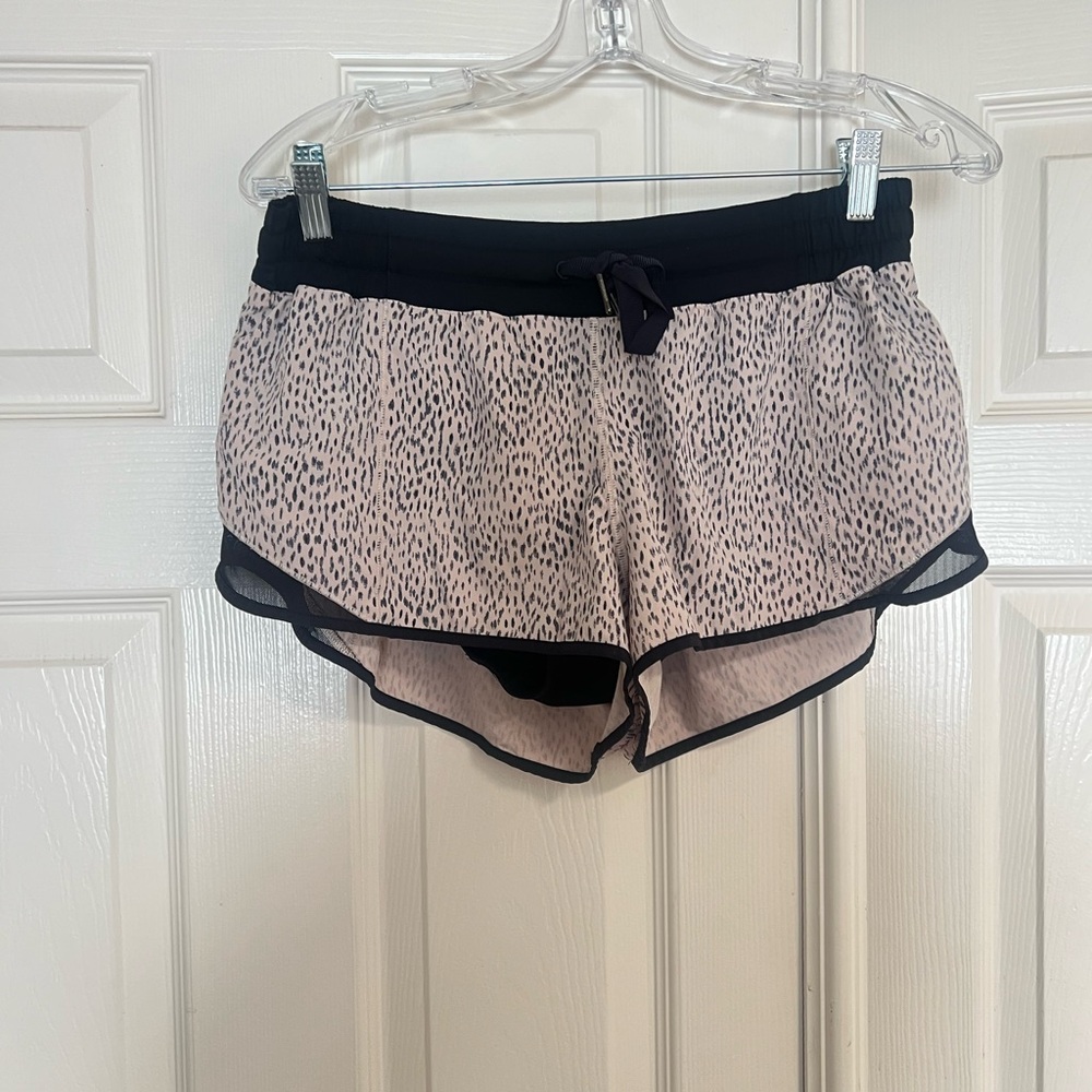 Lululemon Women’s Size 10 Cheetah Print / Satin Lined Hotty Hot Shorts